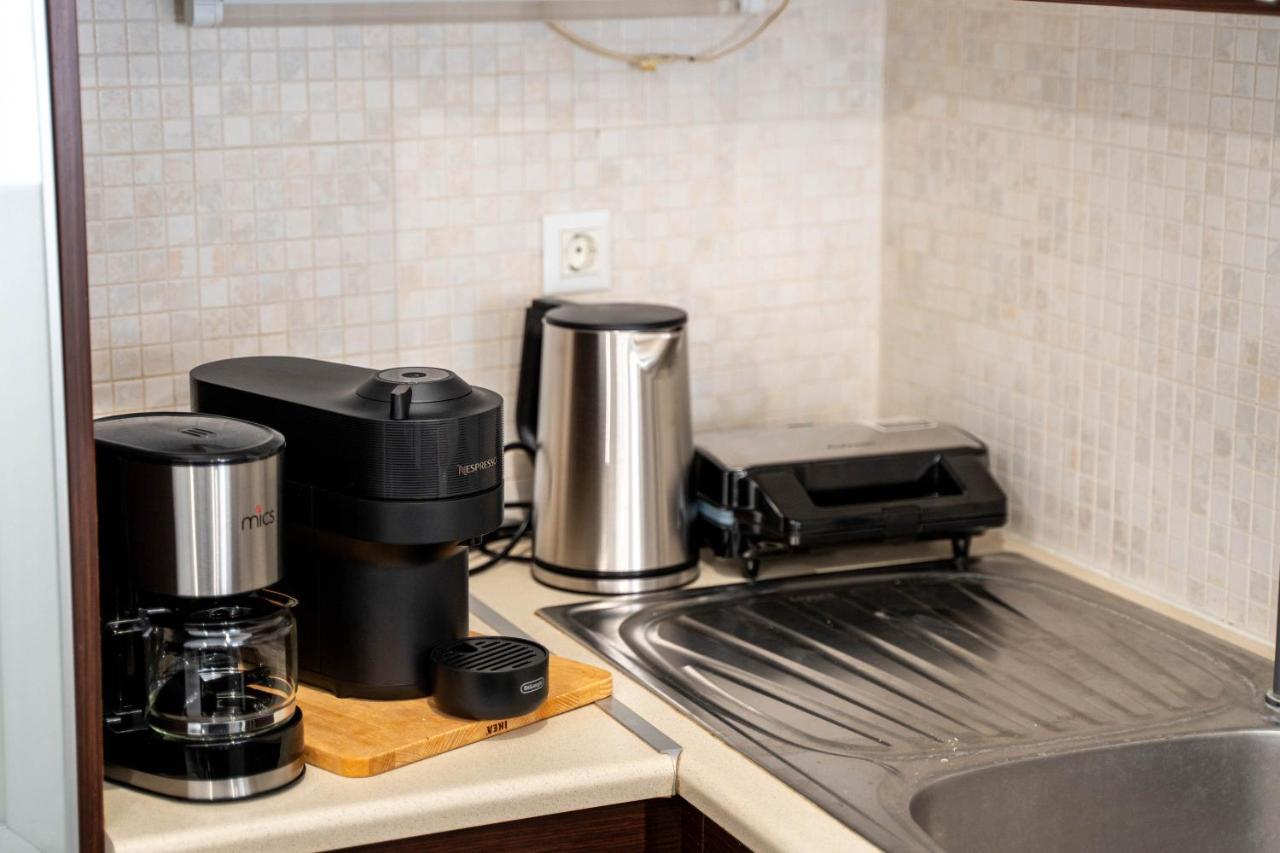 Byron Luxury Apartments Айгио Екстериор снимка