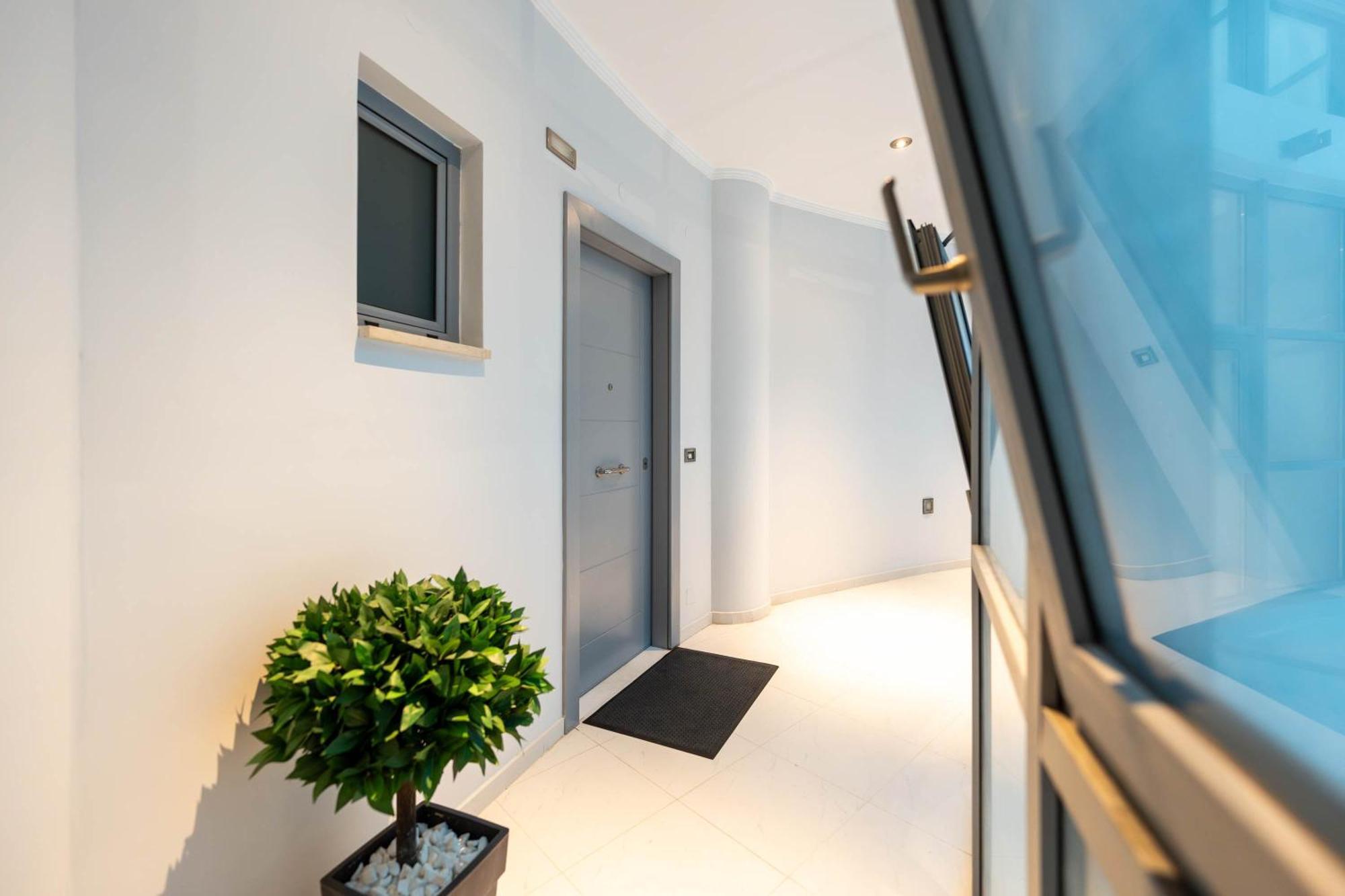 Byron Luxury Apartments Айгио Екстериор снимка