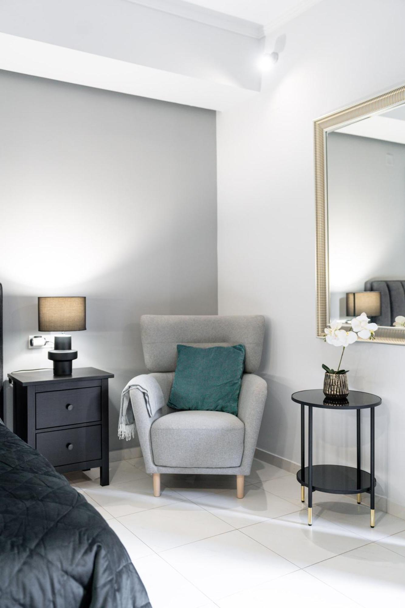 Byron Luxury Apartments Айгио Екстериор снимка