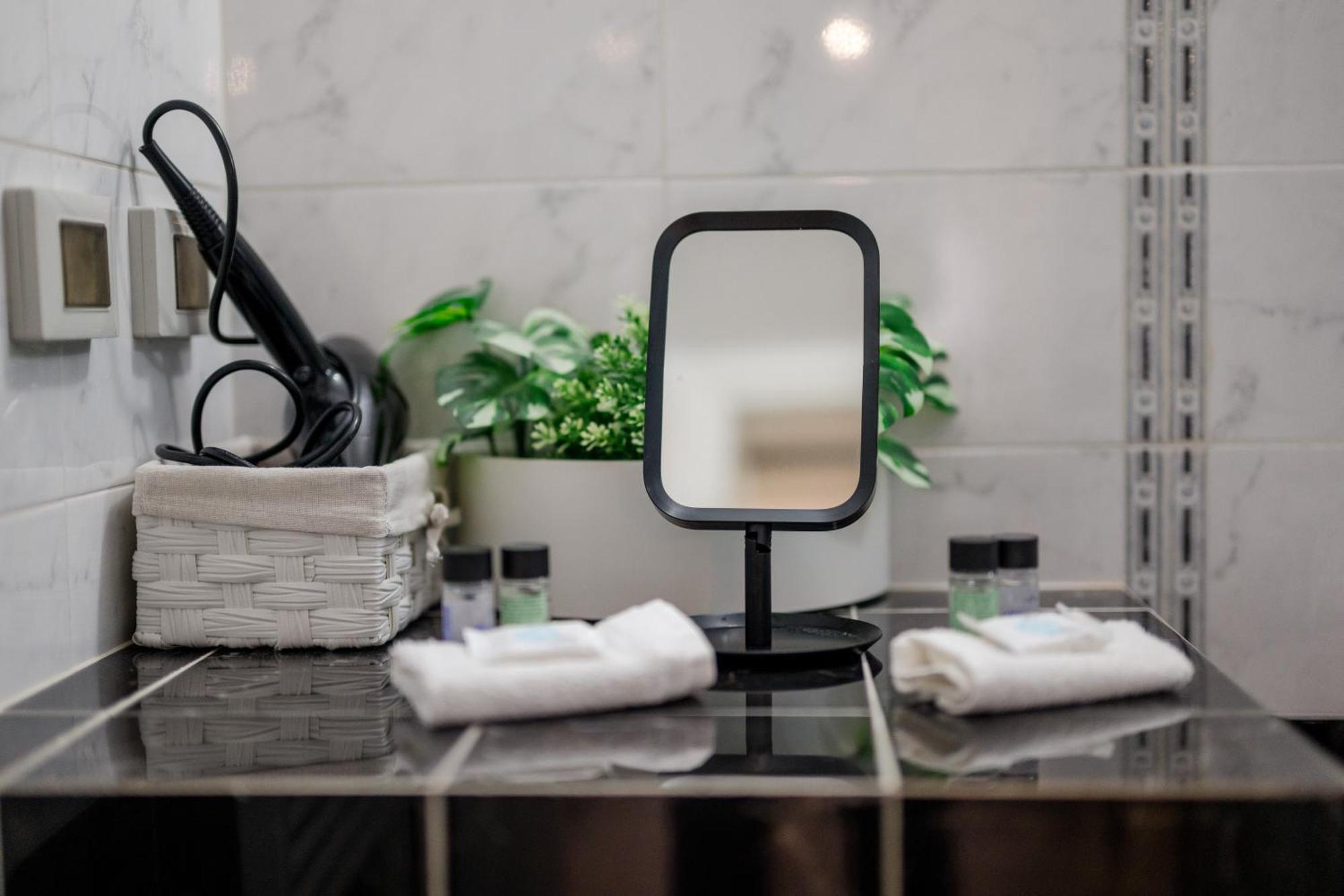 Byron Luxury Apartments Айгио Екстериор снимка